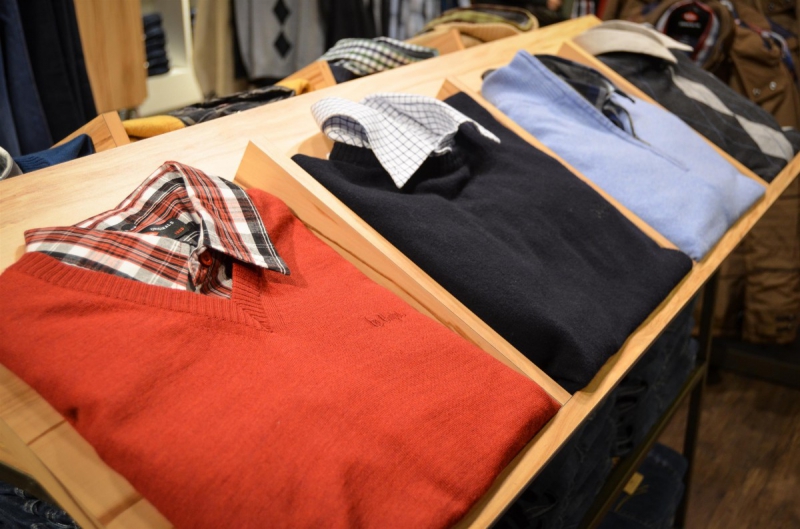 magasin-BENDEJUN-min_sweater_sweaters_shirts_exhibition_shop_shopping_shelf_buy-940699